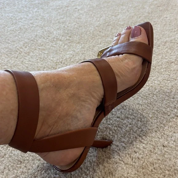 Vince Camuto Women's Caramel Brown Sandals - Picture 9 of 12